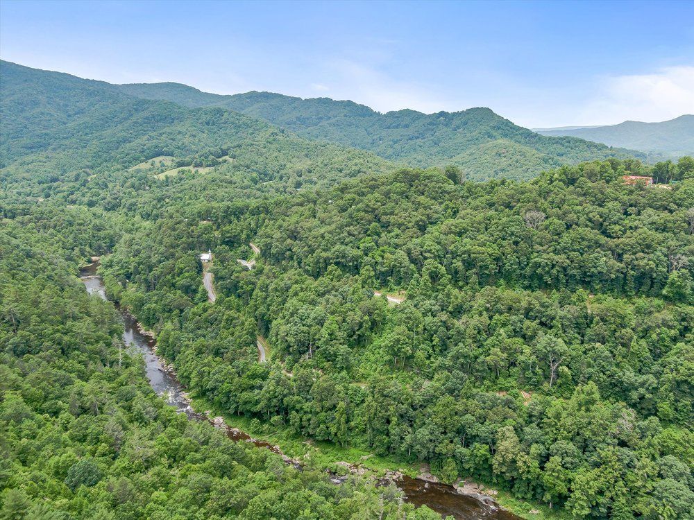 Majors Estate: 1610 Perth Rd, Clyde, NC 28721